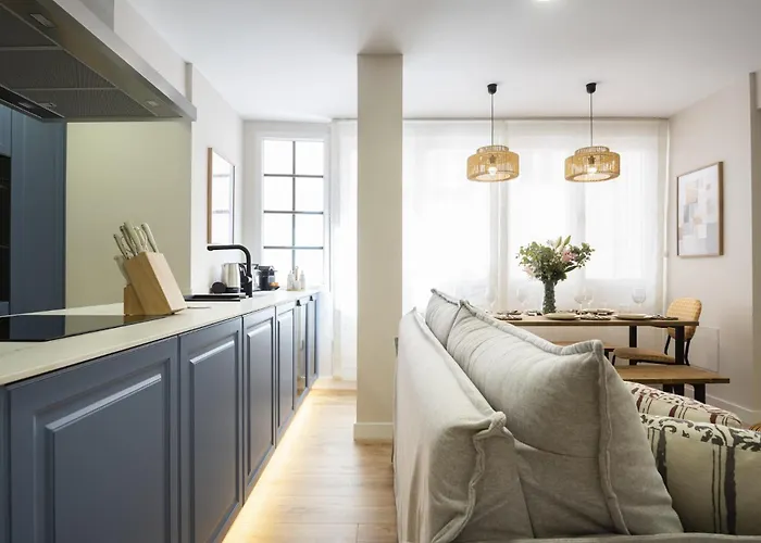 Acogedor Con Ascensor En El Centro *