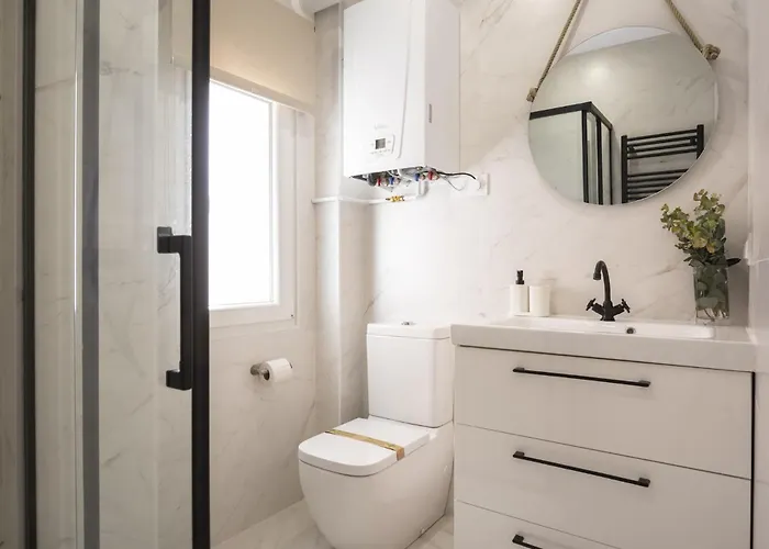 Acogedor Con Ascensor En El Centro דירה