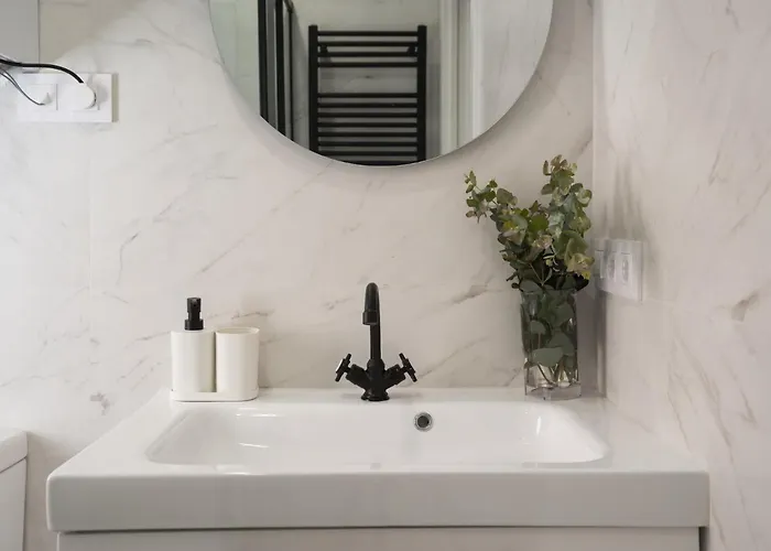 Acogedor Con Ascensor En El Centro דירה *